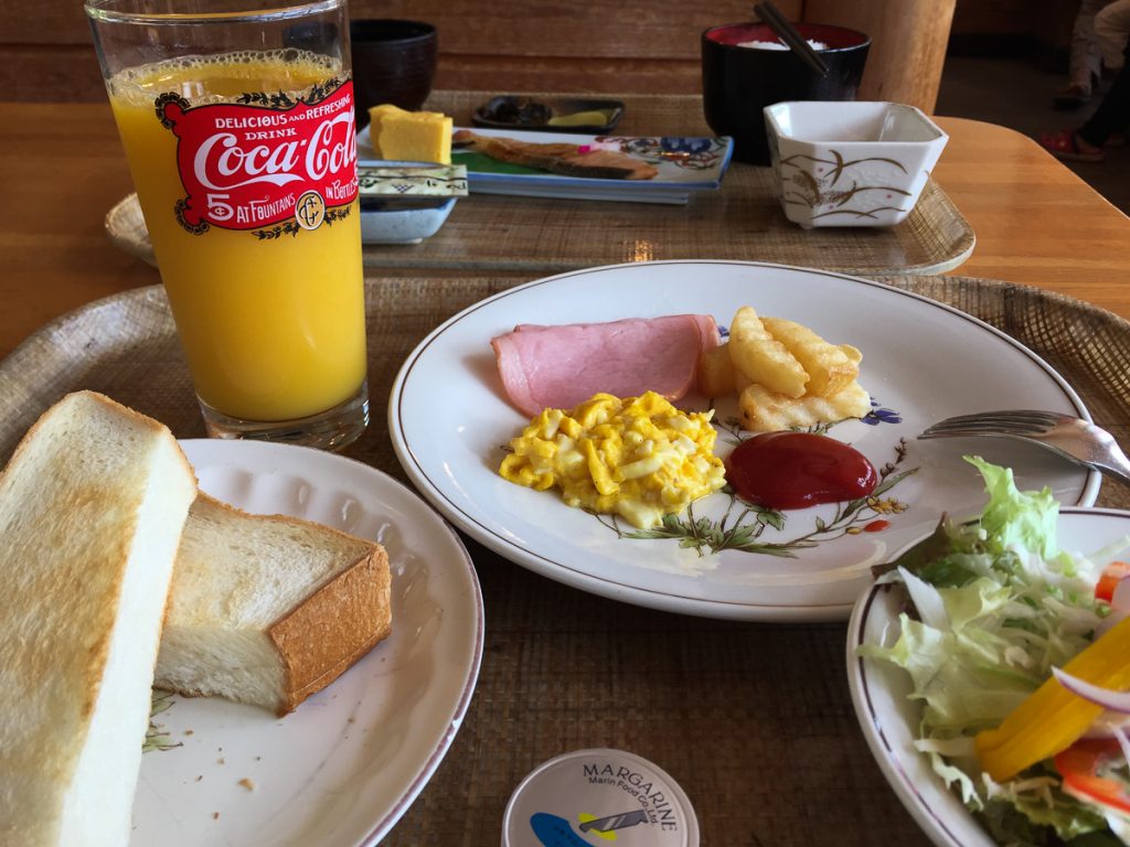 Breakfast at the restaurant at Pyramid Garden offers your food option with the least queue.