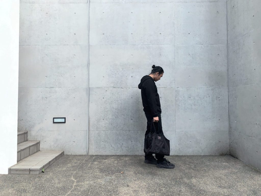 Nylon tote bags don't usually go well with my all black outfits. This one does.