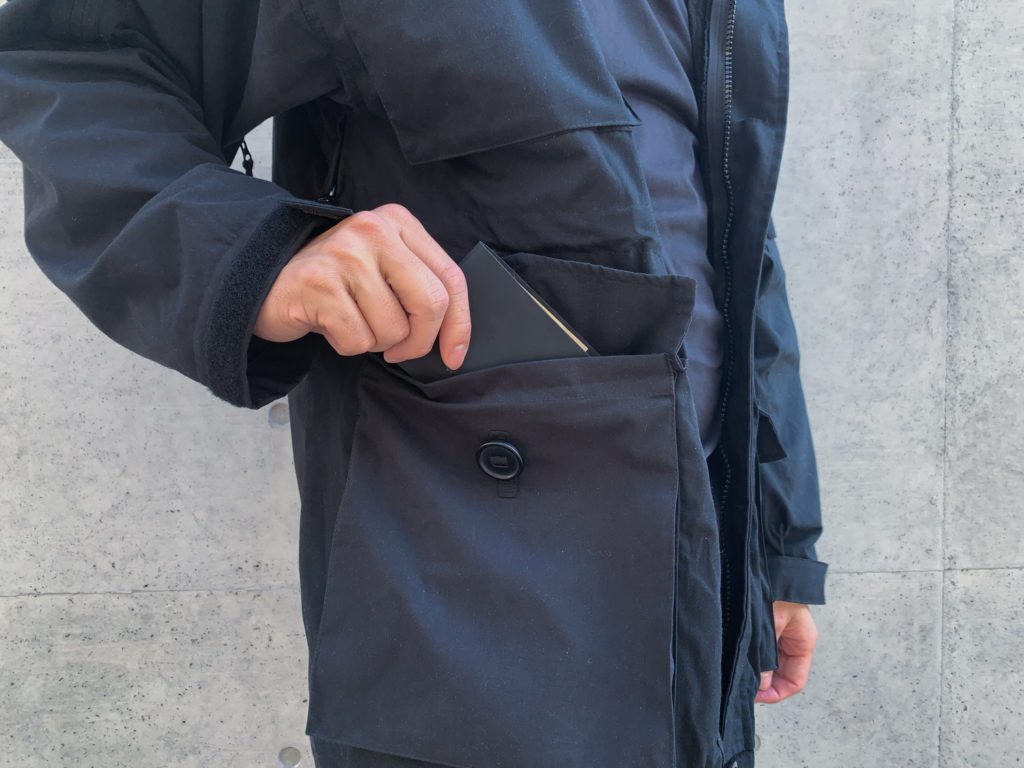 This traditional windproof jacket has large pockets like the original for gloved hands.