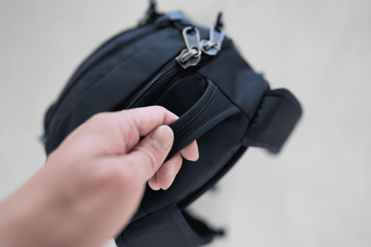 Testing the handle for this TOM BIHN Synik 30 review.