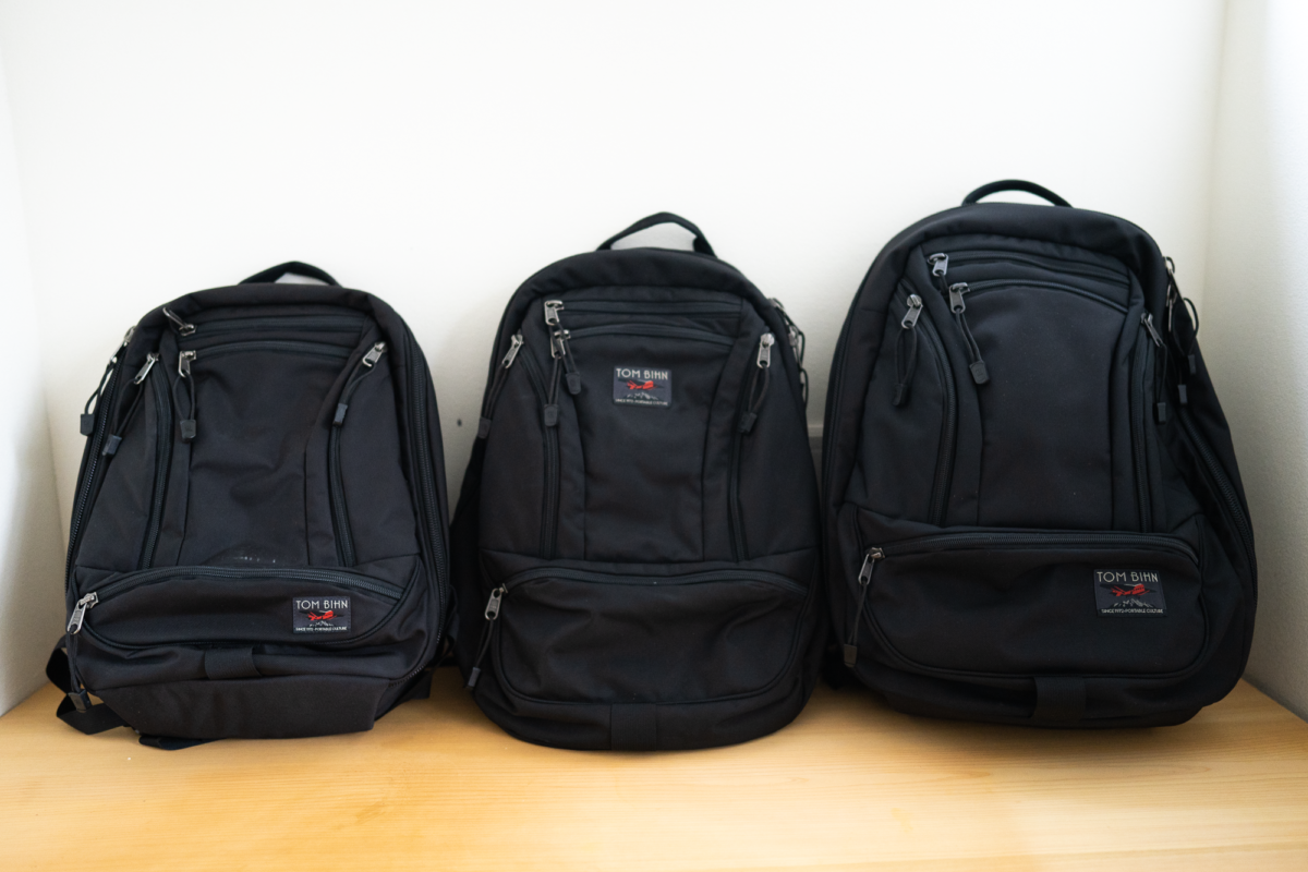 Comparing sizes for this TOM BIHN Synik 30 review.