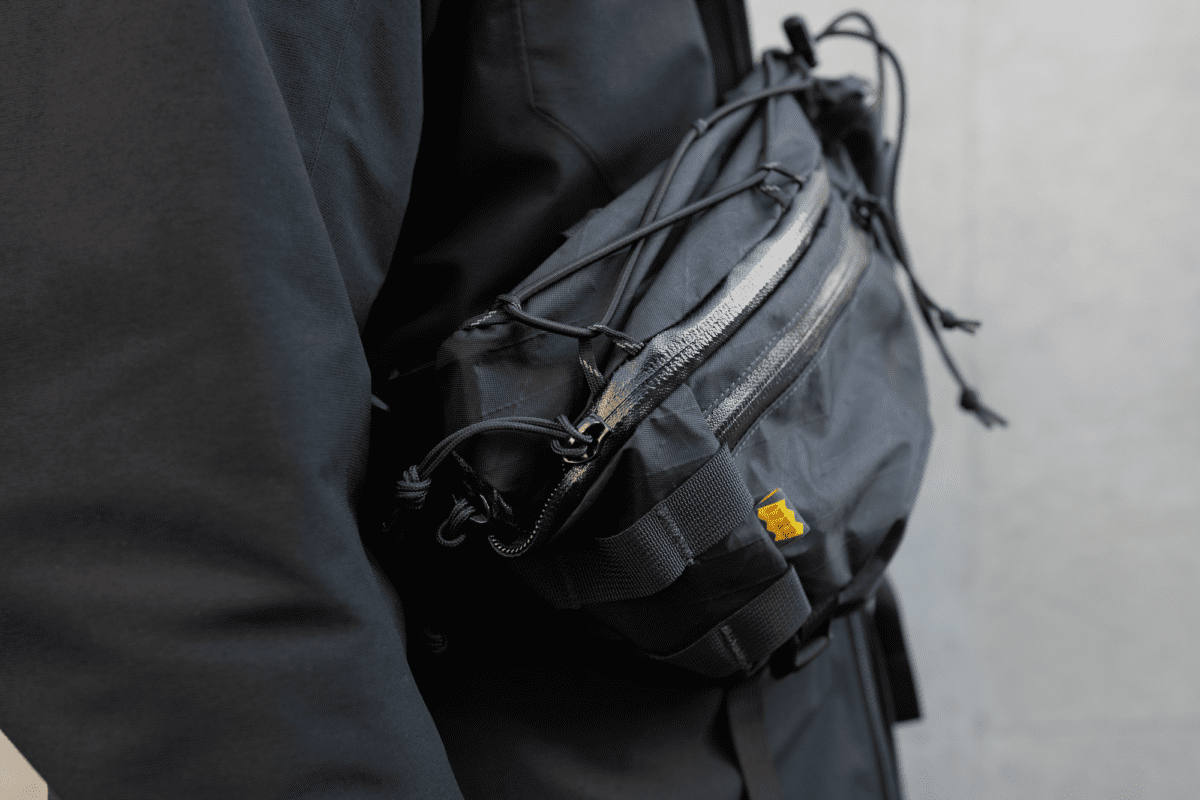 Side clearance pack bag