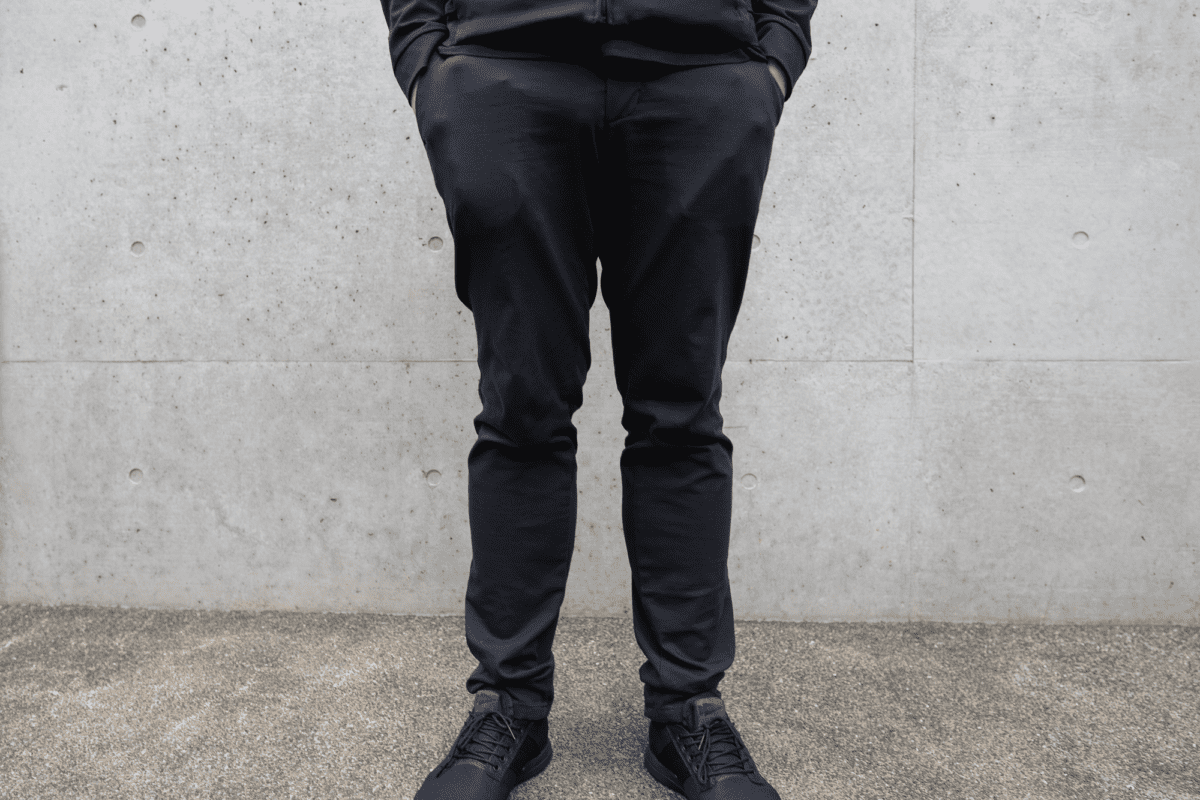 The Performance Chino  Uniform Black – Everlane