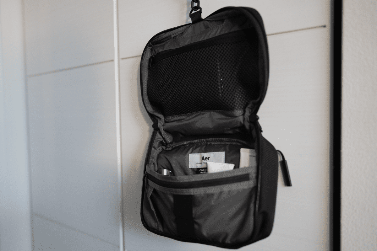 aer travel kit vs dopp