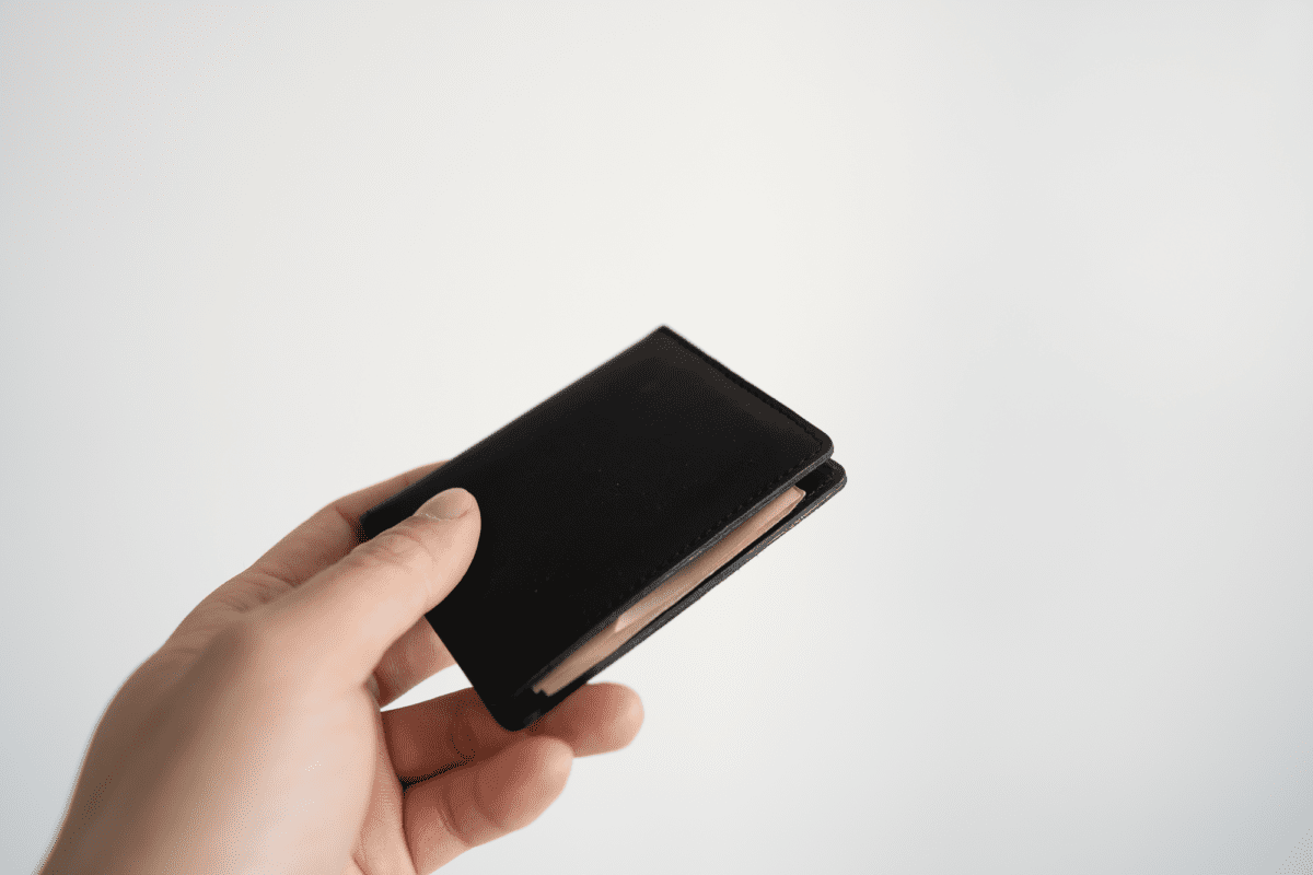 Nomad Card for AirTag Leather Wallet Review 