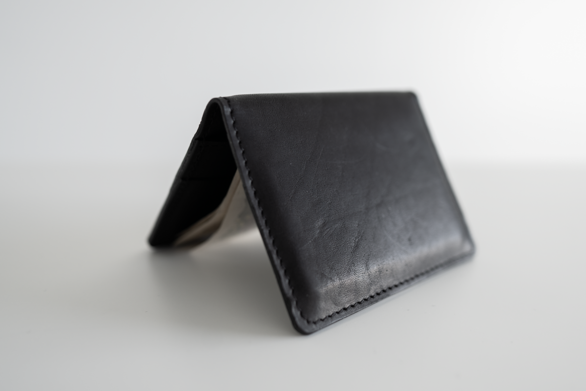 Nomad Bifold Leather Wallet REVIEW - MacSources