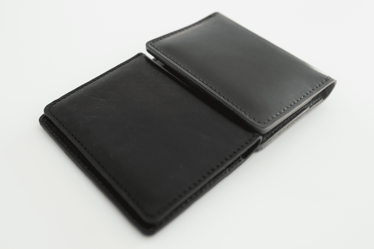 Nomad Bifold Leather Wallet REVIEW - MacSources