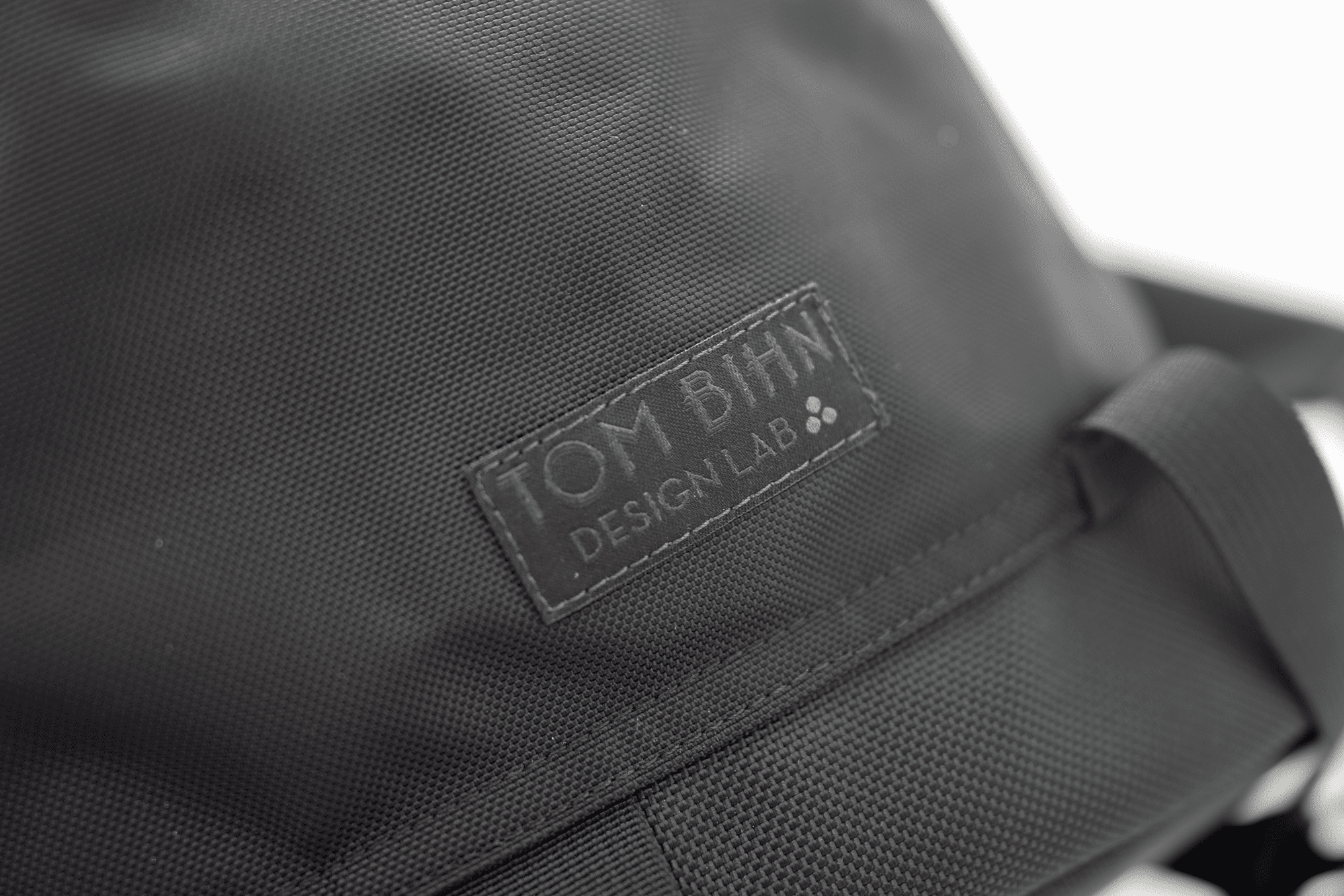 TOM BIHN Shadow Guide Review - Alex Kwa