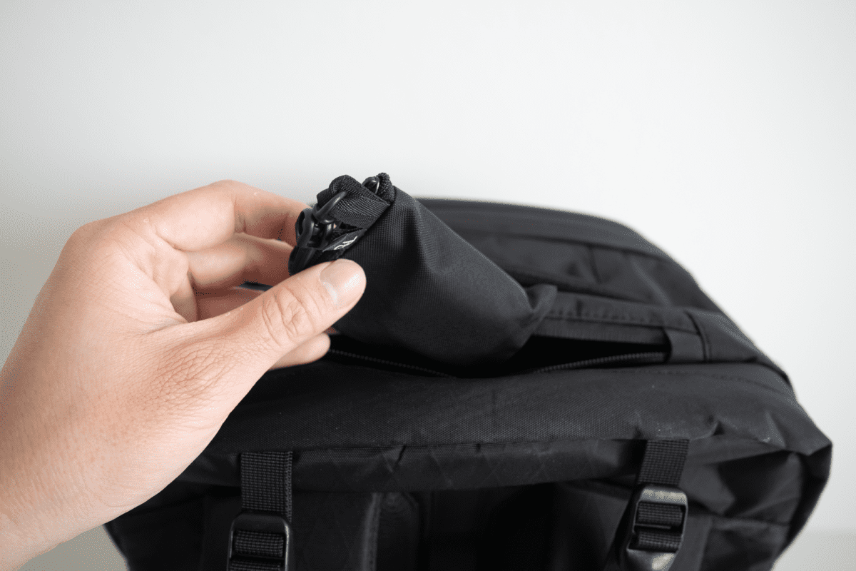 TOM BIHN Ghost Whale Organizer Pouch Review - Alex Kwa