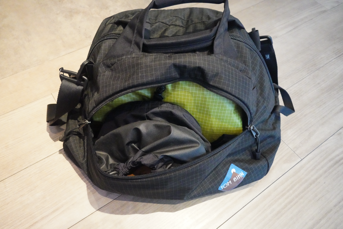 TOM BIHN Old School Carry All Review - Alex Kwa