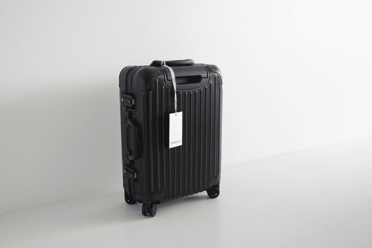 Review: The Rimowa Classic Flight Inside